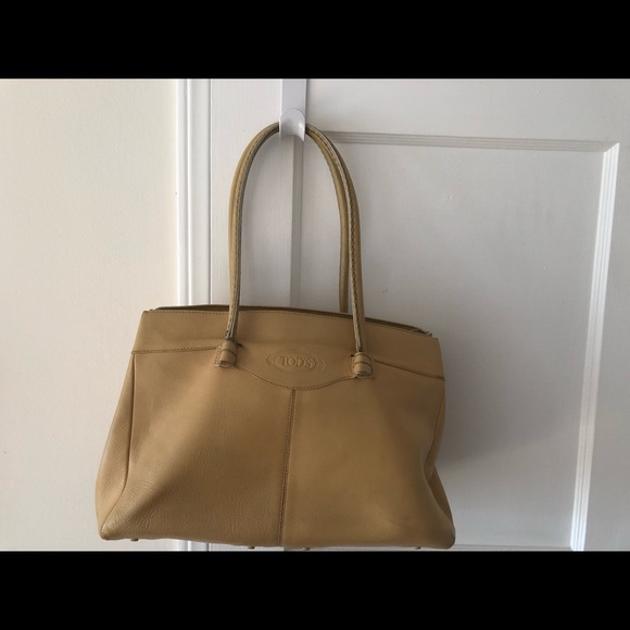 Tod’s large shoulder bag classic style in cream! - Picture 4 of 8